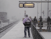 zasněžená vlaková stanice